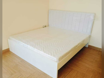 الأسّرة - كوين  - أبيض  - متضمنة المرتبة