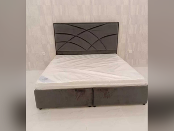 الأسّرة - كينج  - بنى  - متضمنة المرتبة