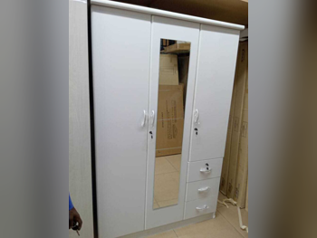 خزائن ودواليب الملابس والزينة - لايف ستايل - خزائن - أبيض