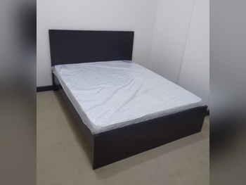 الأسّرة - كوين  - بنى  - متضمنة المرتبة