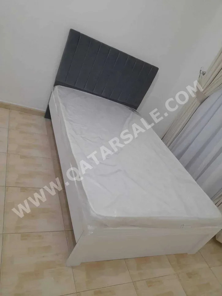 الأسّرة - لايف ستايل - فردي - اللون الرمادي - متضمنة المرتبة