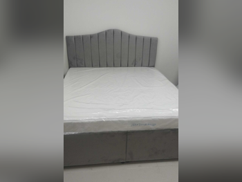 Beds - King  - Gray  - Mattress Included