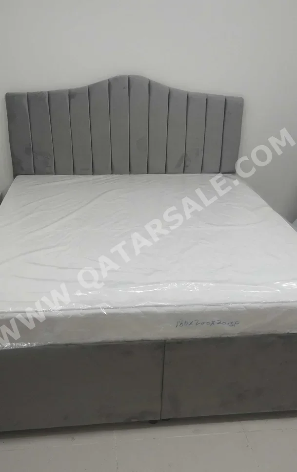 Beds - King - Gray - Mattress Included
