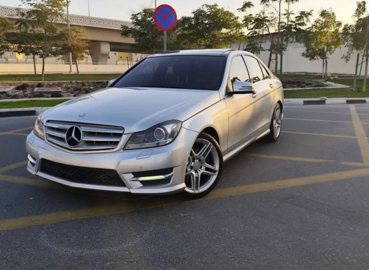 مرسيدس - بنز سي - كلاس 300 2013 اوتوماتيك 111,500 كم 4 سلندر دفع خلفي سيدان فضي