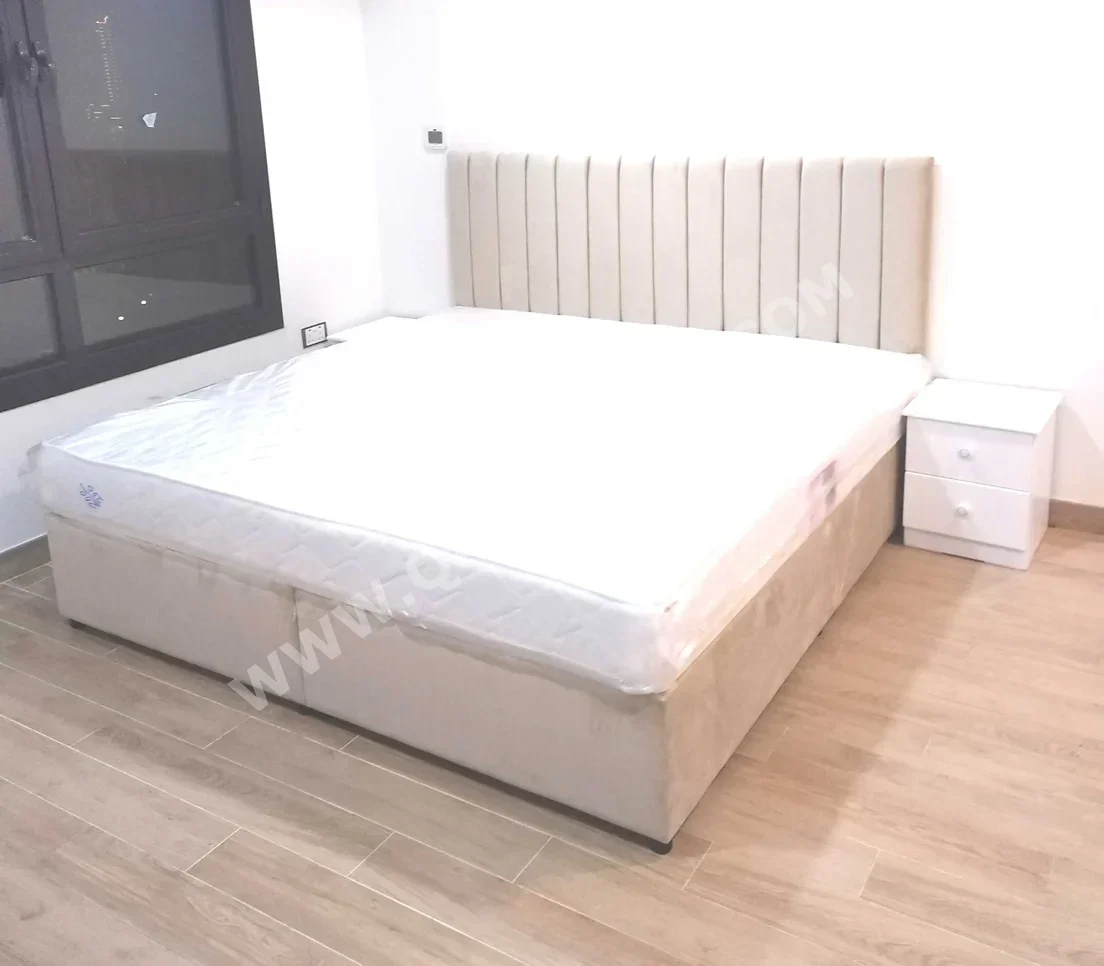 الأسّرة - كينج - الأصفر - متضمنة المرتبة - مع طاولة سرير جانبية