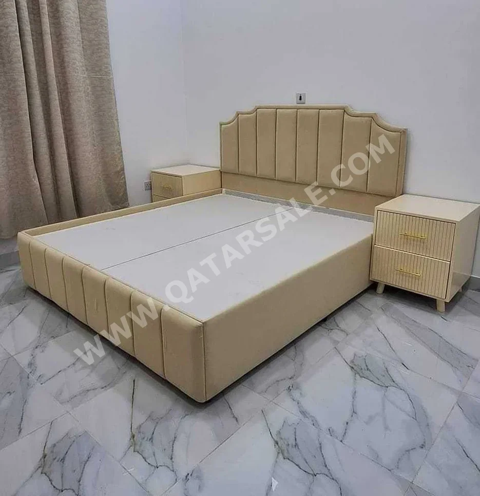 الأسّرة - كينج - الأصفر - متضمنة المرتبة - مع طاولة سرير جانبية