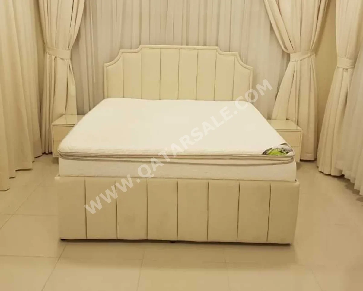 الأسّرة - كوين - الأصفر - متضمنة المرتبة - مع طاولة سرير جانبية