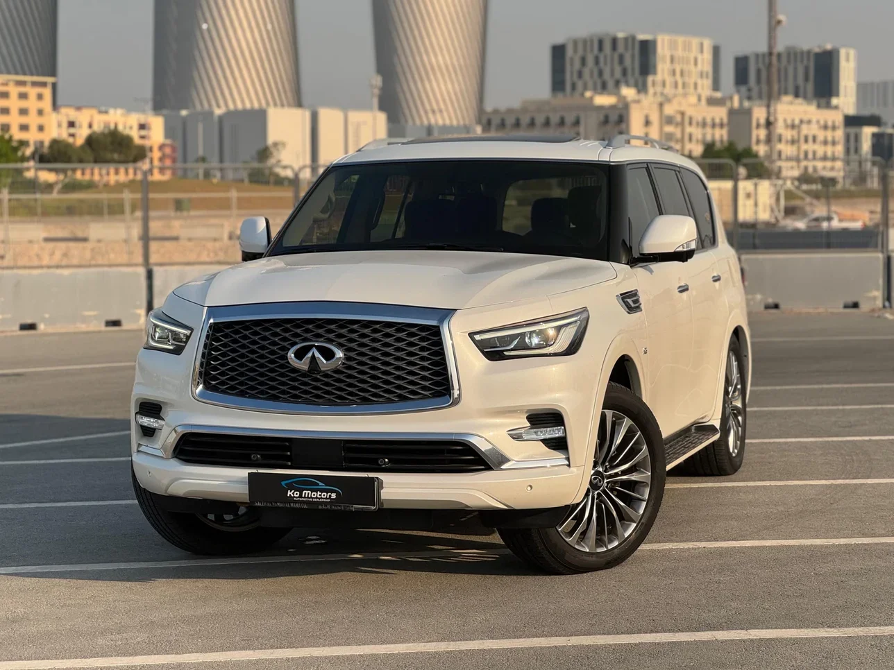 Infiniti  Q  80  2018  Automatic  138,000 Km  8 Cylinder  Four Wheel Drive (4WD)  SUV  White