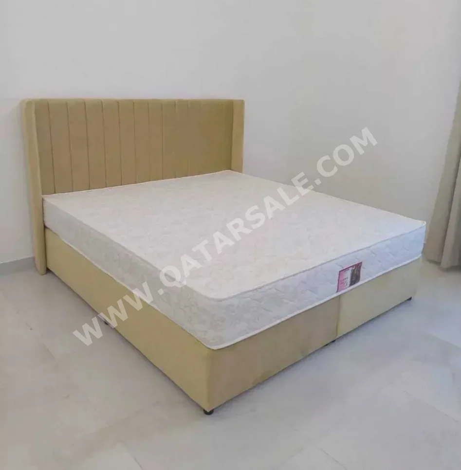 الأسّرة - كينج - الأصفر - متضمنة المرتبة - مع طاولة سرير جانبية