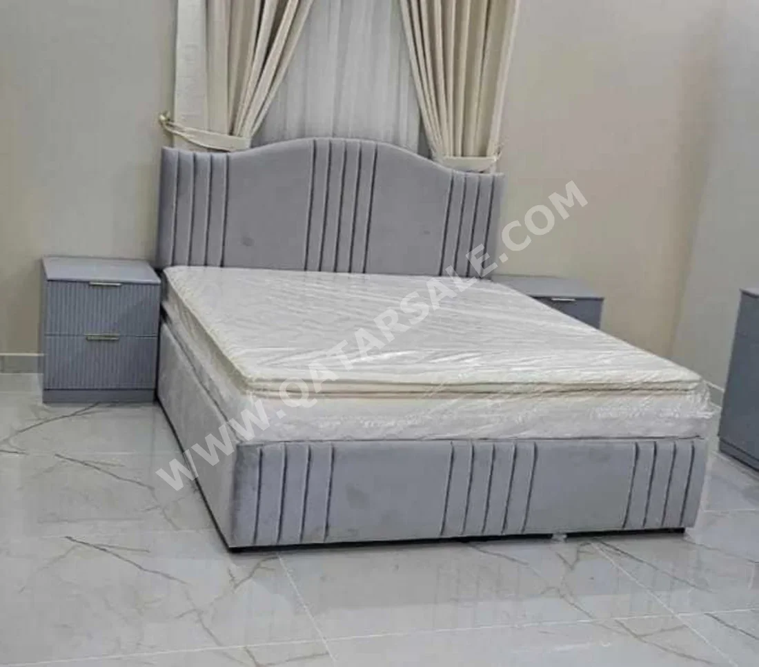 Beds - King - Gray - Mattress Included - With Bedside Table