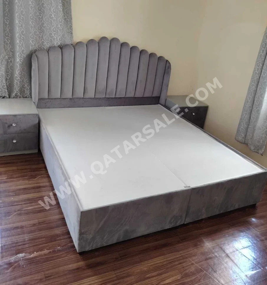 Beds - King - Gray - With Bedside Table