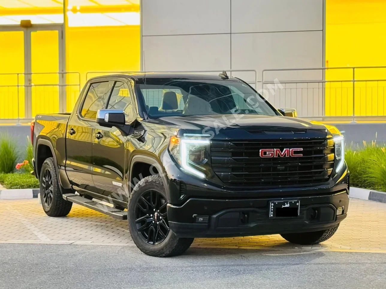 جي ام سي سييرا اليفيشن 2024 اوتوماتيك 5,000 كم 8 سلندر دفع رباعي بيكب أسود تحت الضمان
