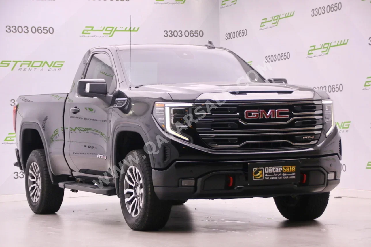 جي ام سي سييرا اي تي 4 2022 اوتوماتيك 73,000 كم 8 سلندر دفع رباعي بيكب أسود تحت الضمان