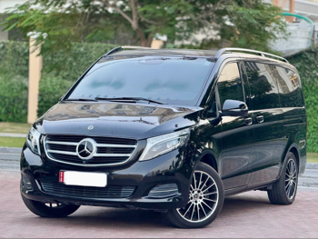 مرسيدس - بنز في - كلاس 250 2019 اوتوماتيك 33,000 كم 4 سلندر دفع خلفي فان \ باص أسود
