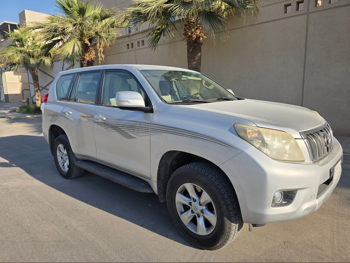 تويوتا  برادو  تي اكس ال  2010  اوتوماتيك  168 كم  4 سلندر  دفع رباعي  اس يو في  رمادي