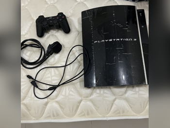 Video Games Consoles - Sony - PlayStation 3 -Included Controllers: 1