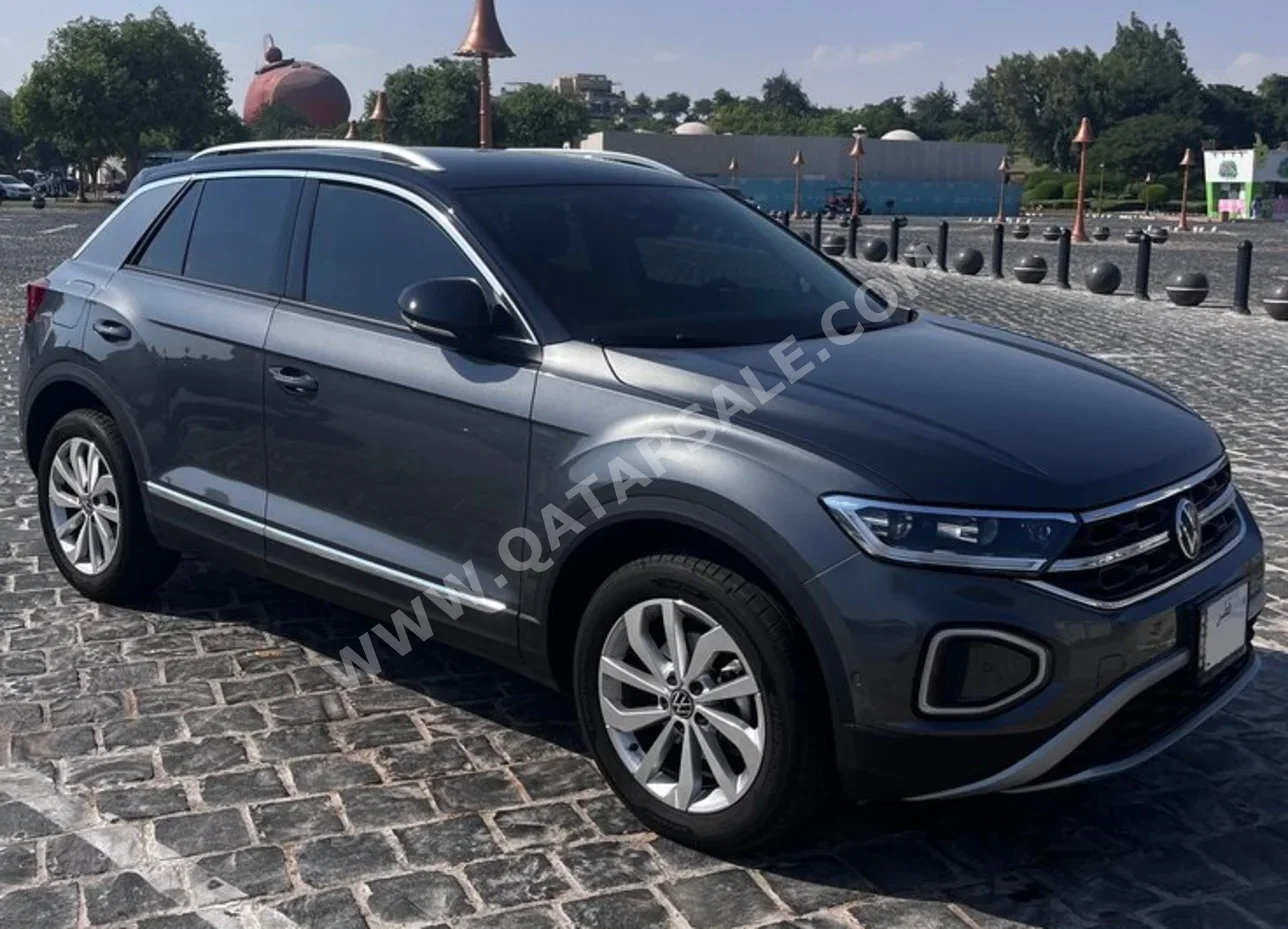 فوكس واغن  تي- روك  ستايل  2025  اوتوماتيك  8,000 كم  4 سلندر  سحب امامي  اس يو في  أسود و رمادي  تحت الضمان