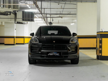 Porsche  Macan  2024  Automatic  16,000 Km  6 Cylinder  Four Wheel Drive (4WD)  SUV  Black  With Warranty