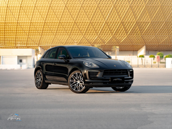 Porsche  Macan  2024  Automatic  16,000 Km  4 Cylinder  Four Wheel Drive (4WD)  SUV  Black  With Warranty