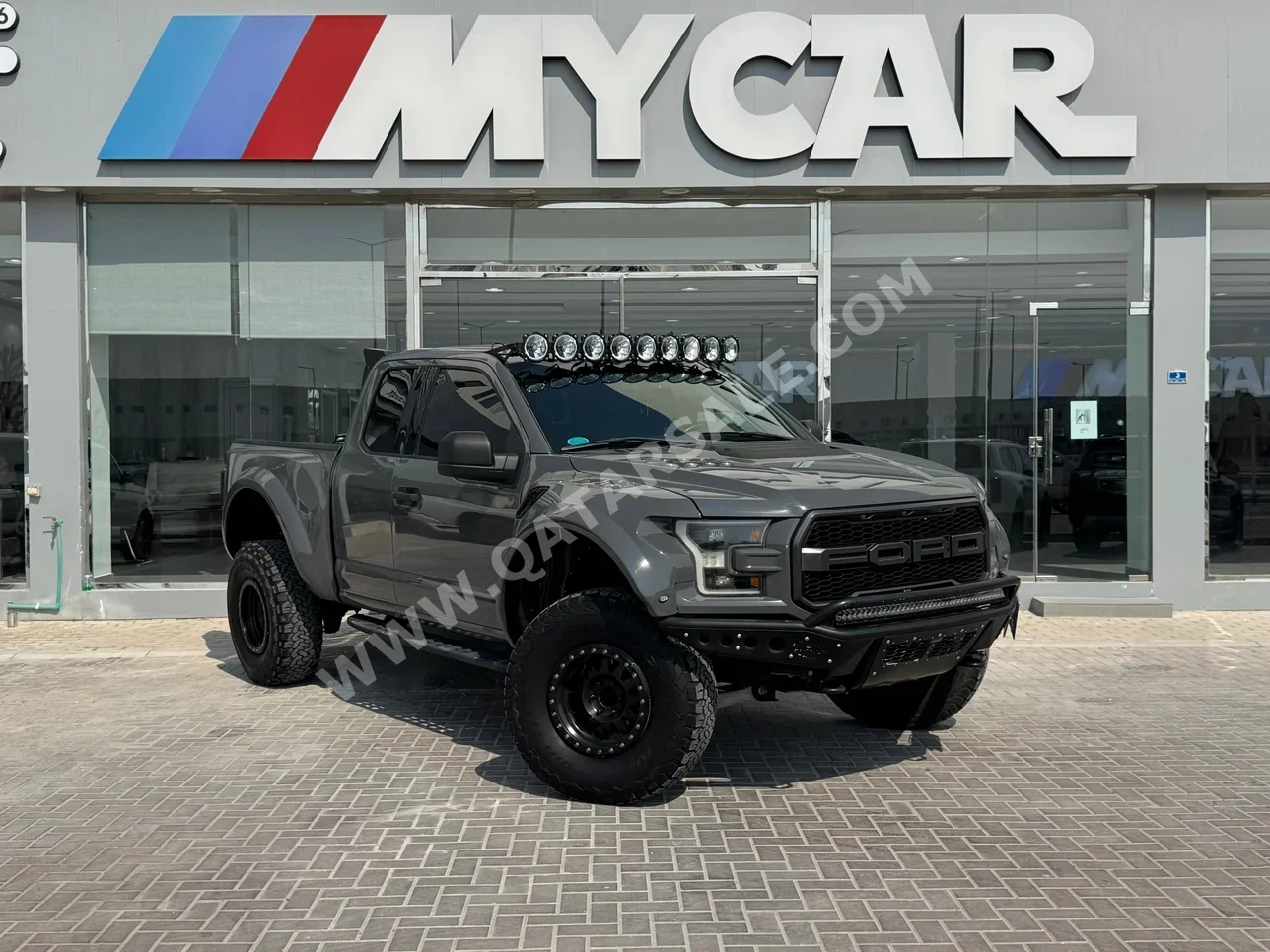 فورد  رابتر  2018  اوتوماتيك  115,000 كم  6 سلندر  دفع رباعي  بيكب  رمادي