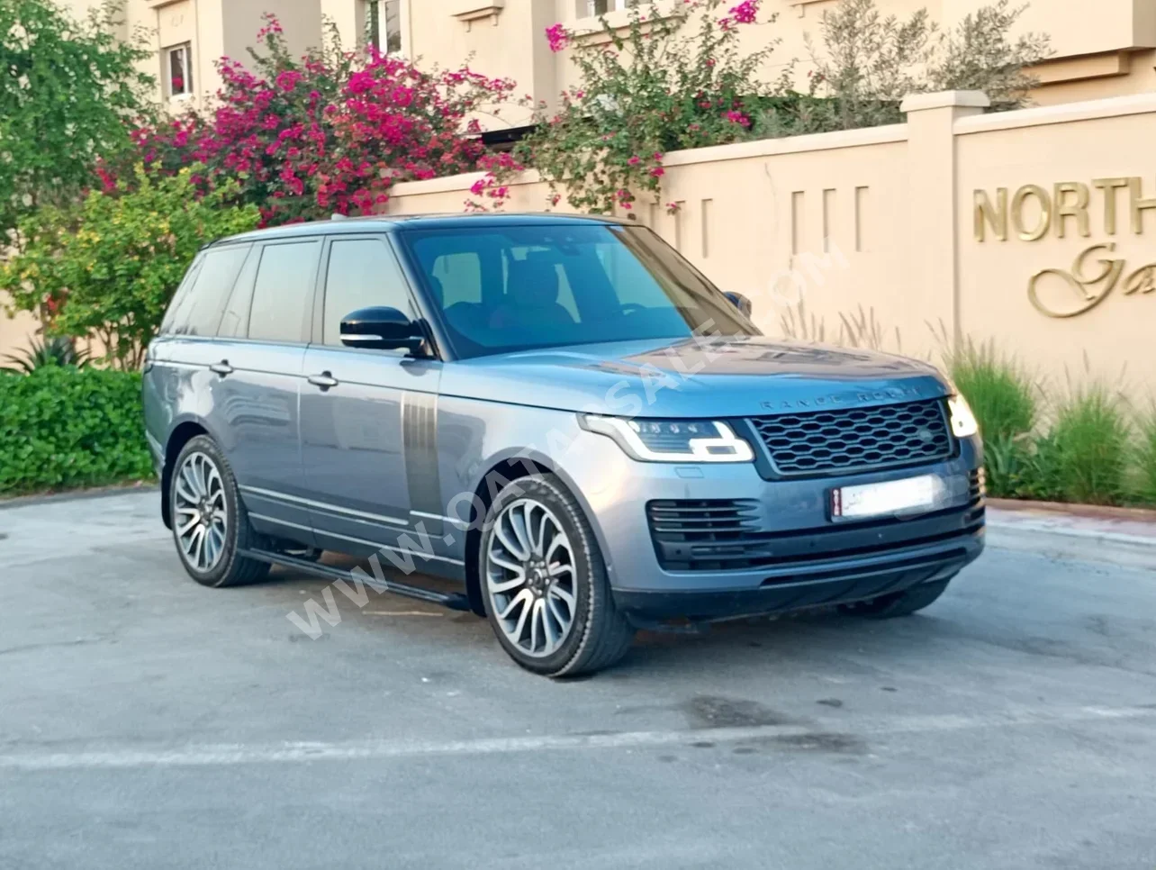 Land Rover Range Rover Vogue Autobiography 2019 Automatic 100,000 Km 8 Cylinder Four Wheel Drive (4WD) SUV Silver