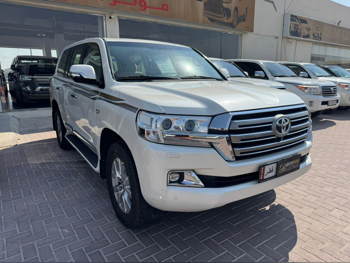 Toyota  Land Cruiser  VXR  2018  Automatic  227,000 Km  8 Cylinder  Four Wheel Drive (4WD)  SUV  White