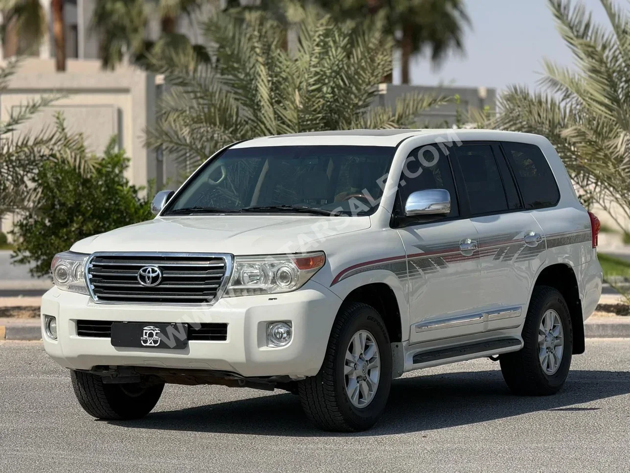 Toyota Land Cruiser GXR 2013 Automatic 236,000 Km 8 Cylinder Four Wheel Drive (4WD) SUV White