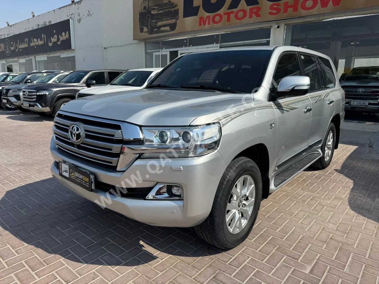 Toyota Land Cruiser VXR 2017 Automatic 298,000 Km 8 Cylinder Four Wheel Drive (4WD) SUV Silver