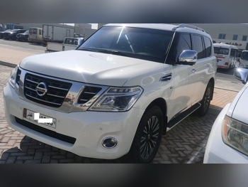 نيسان  باترول  بلاتنيوم  2014  اوتوماتيك  289,000 كم  8 سلندر  دفع رباعي  اس يو في  أبيض