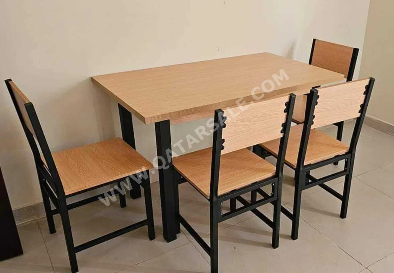 طاولة طعام مع كراسي  - لايف ستايل  - اللون البيج  - قطر  - 4 مقاعد