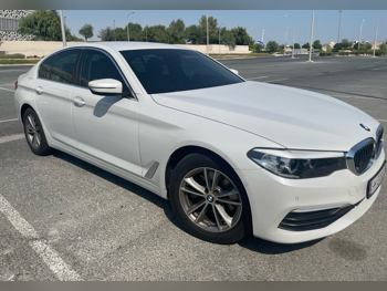 بي ام دبليو  الفئة - الخامسة  520i  2020  اوتوماتيك  53,000 كم  4 سلندر  دفع خلفي  سيدان  أبيض
