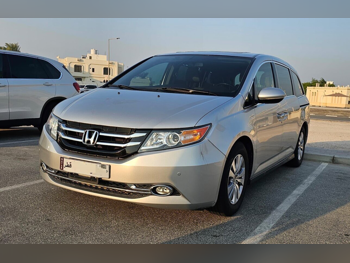 هوندا أوديسي 2015 اوتوماتيك 116,000 كم 6 سلندر سحب امامي فان \ باص فضي