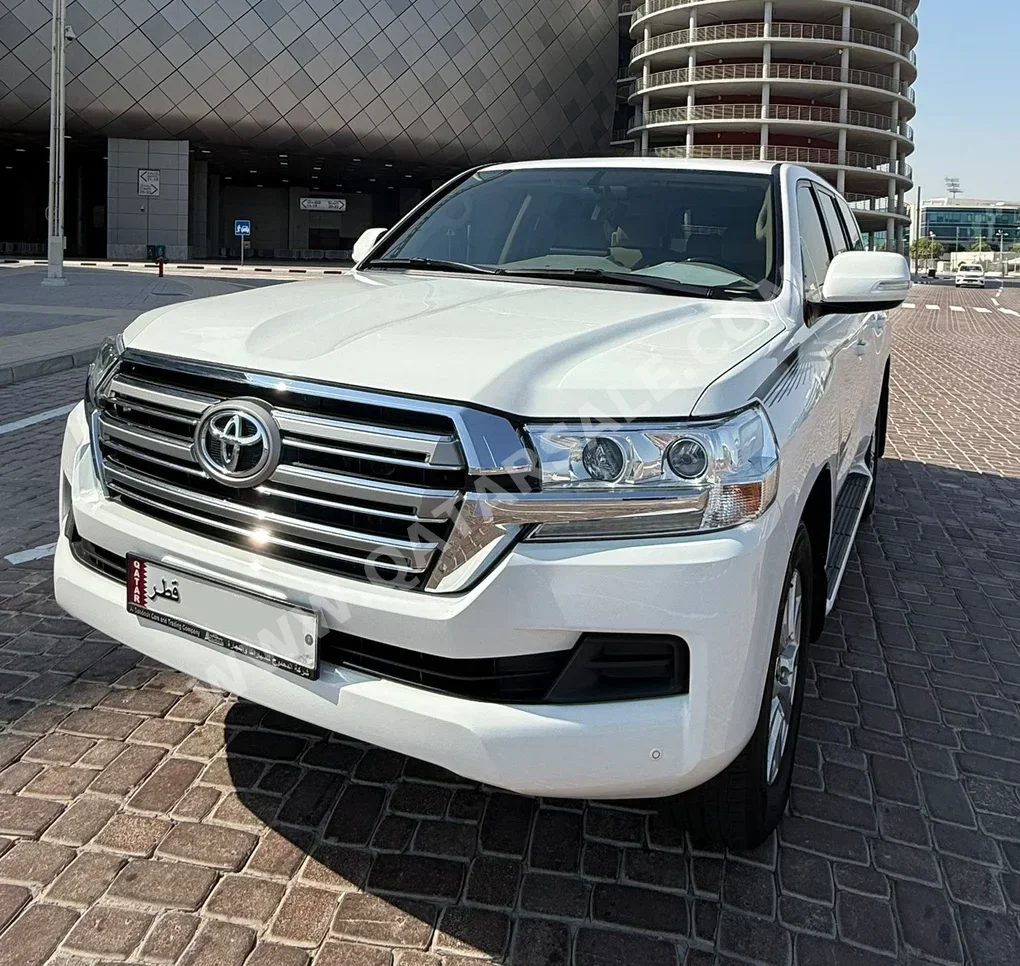Toyota  Land Cruiser  GXR  2019  Automatic  179,000 Km  6 Cylinder  Four Wheel Drive (4WD)  SUV  White