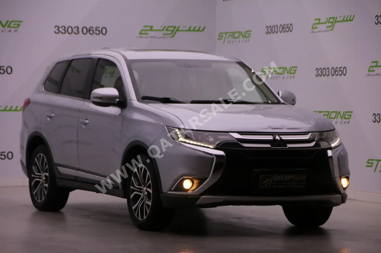 Mitsubishi  Outlander  2016  Automatic  135,000 Km  4 Cylinder  Four Wheel Drive (4WD)  SUV  Silver