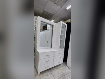 خزائن ودواليب الملابس والزينة - دوحة فيرنيتشر  - طاولة زينة ، مرآة ، كرسي و وحدتا رفوف  - أبيض