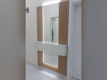 خزائن ودواليب الملابس والزينة - دوحة فيرنيتشر  - طاولة زينة ، مرآة ، كرسي و وحدتا رفوف  - متعدد الألوان