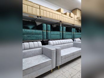 الأرائك والكنب والكراسي لايف ستايل  طقم كنب  - قماش  - متعدد الألوان