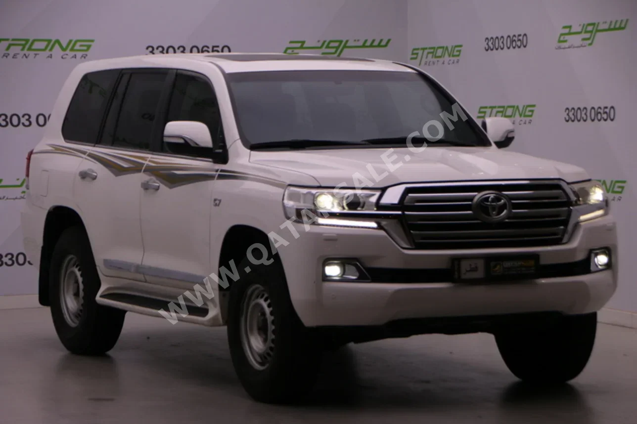 Toyota  Land Cruiser  VXR  2016  Automatic  213,000 Km  8 Cylinder  Four Wheel Drive (4WD)  SUV  White