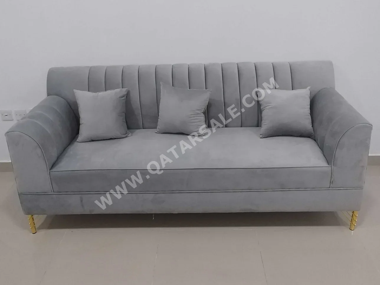 الأرائك والكنب والكراسي لايف ستايل  كنبة بثلاث مقاعد  - قماش  - اللون الرمادي