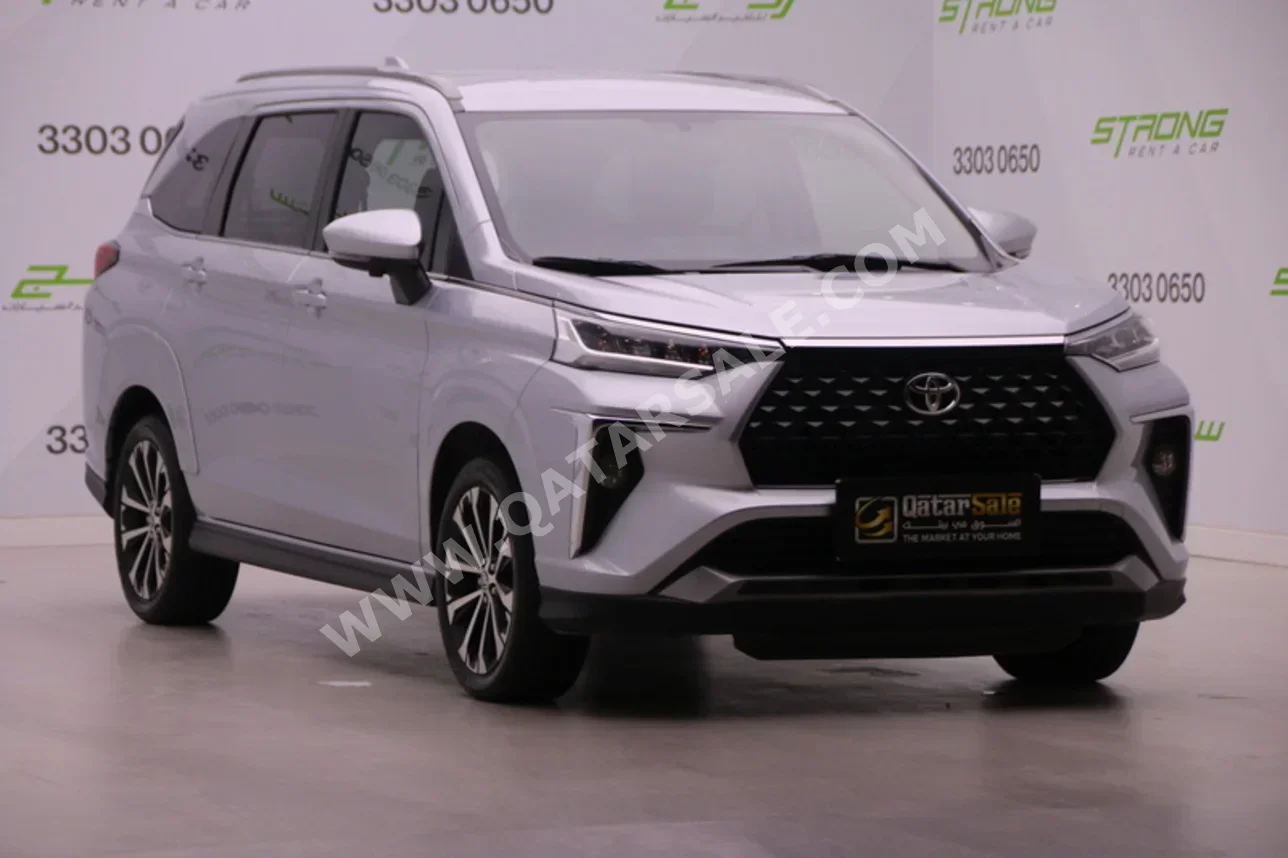 Toyota  Veloz  2024  Automatic  17,900 Km  4 Cylinder  Four Wheel Drive (4WD)  Van / Bus  Silver  With Warranty