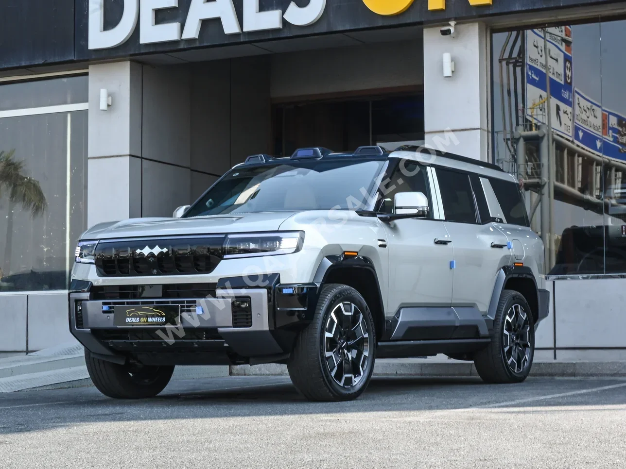 BYD Leopard 8 Flagship 2025 Automatic 0 Km 4 Cylinder Four Wheel Drive (4WD) SUV Gold With Warranty