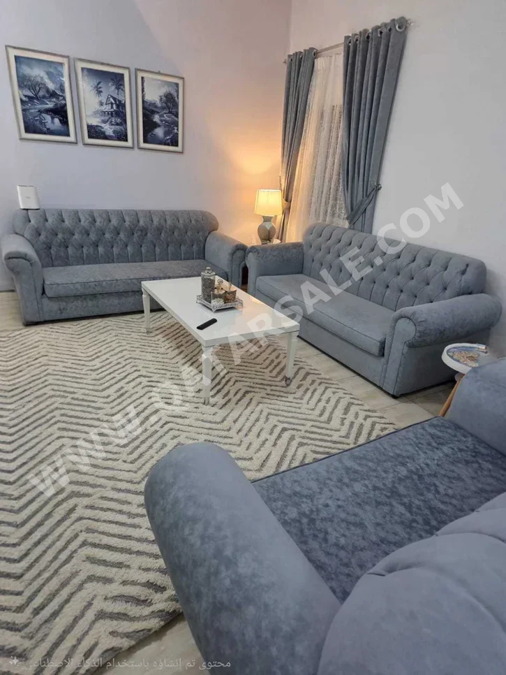الأرائك والكنب والكراسي كنبة بثلاث مقاعد - مخمل - اللون الرمادي