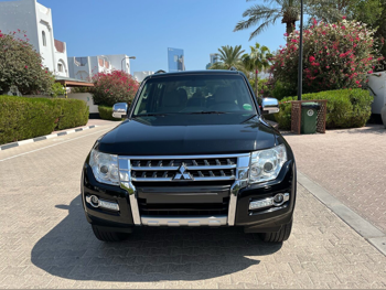 ميتسوبيشي باجيرو 3.5 2016 اوتوماتيك 93,000 كم 6 سلندر دفع رباعي اس يو في أسود