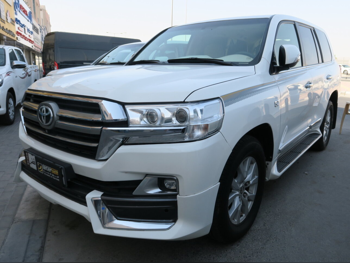 تويوتا  لاند كروزر  في اكس ار  2019  اوتوماتيك  230,000 كم  8 سلندر  دفع رباعي  اس يو في  أبيض