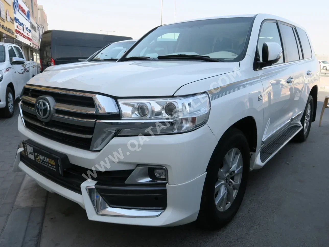 Toyota  Land Cruiser  VXR  2019  Automatic  230,000 Km  8 Cylinder  Four Wheel Drive (4WD)  SUV  White