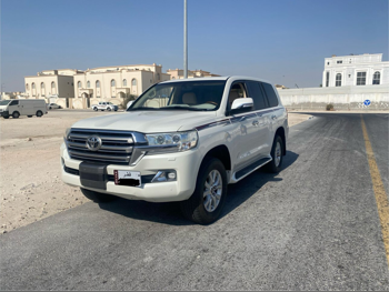 Toyota  Land Cruiser  GXR  2016  Automatic  200,000 Km  6 Cylinder  Four Wheel Drive (4WD)  SUV  White