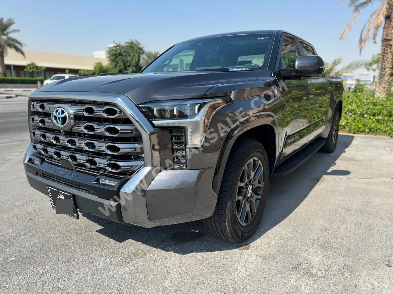 تويوتا تندرا 2024 اوتوماتيك 9,000 كم 8 سلندر دفع رباعي بيكب رمادي تحت الضمان