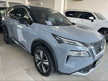 نيسان إكس - ترايل 2024 اوتوماتيك 23,000 كم 4 سلندر دفع رباعي اس يو في ازرق تحت الضمان