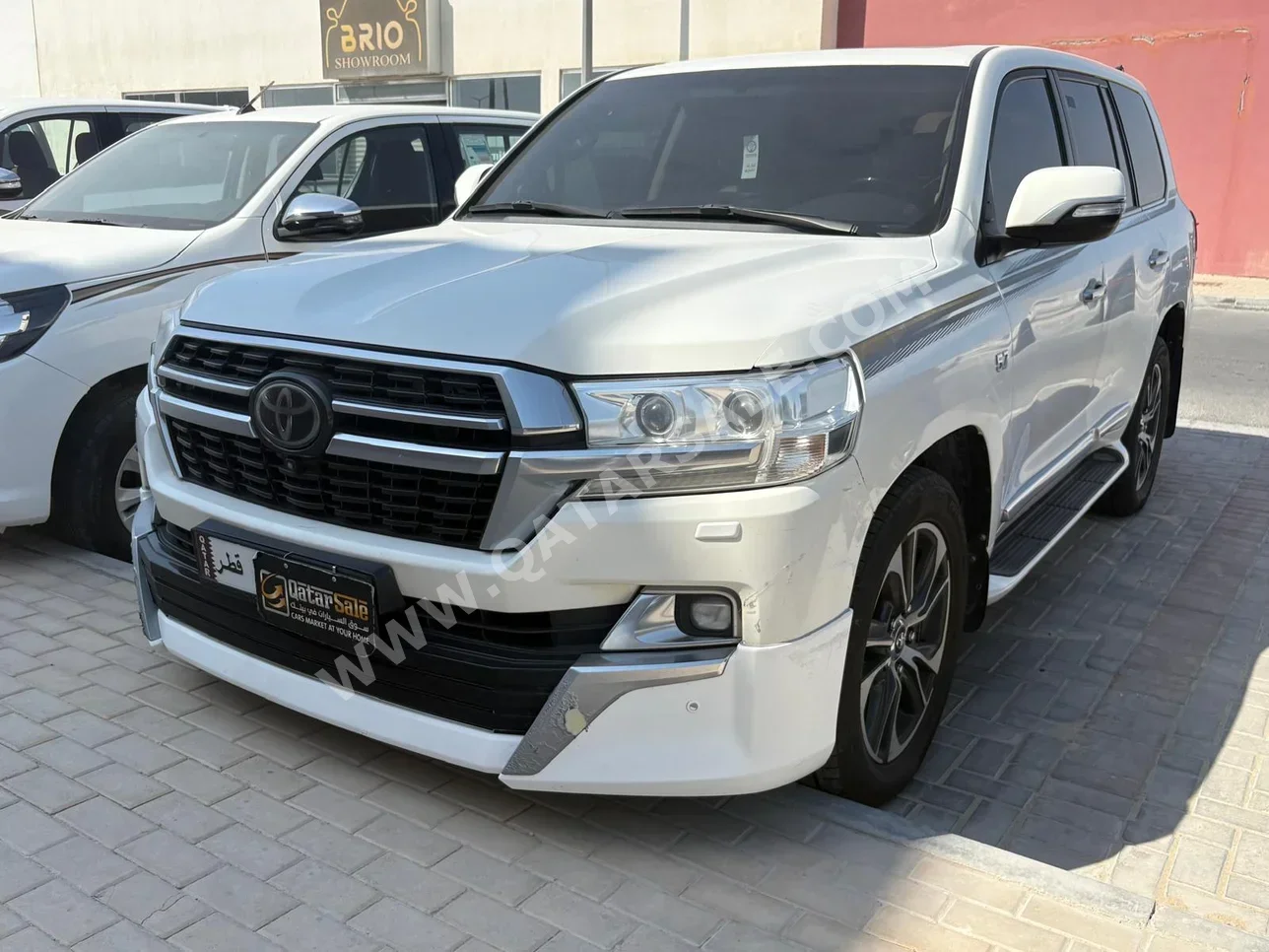 تويوتا  لاند كروزر  في اكس ار  2020  اوتوماتيك  277,000 كم  8 سلندر  دفع رباعي  اس يو في  أبيض