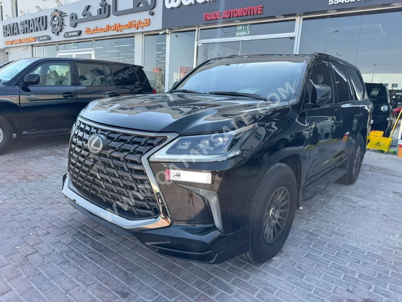 لكزس ال اكس 570 2016 اوتوماتيك 267,000 كم 8 سلندر دفع رباعي اس يو في أسود